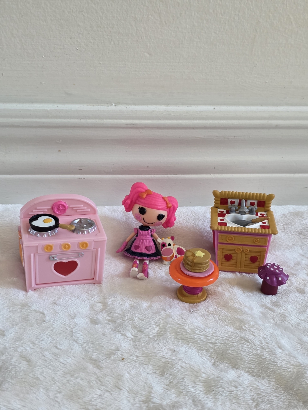 Mini Lalaloopsy Berry’s Kitchen Playset Berry Jars N Jam Doll, Cow & Accessories